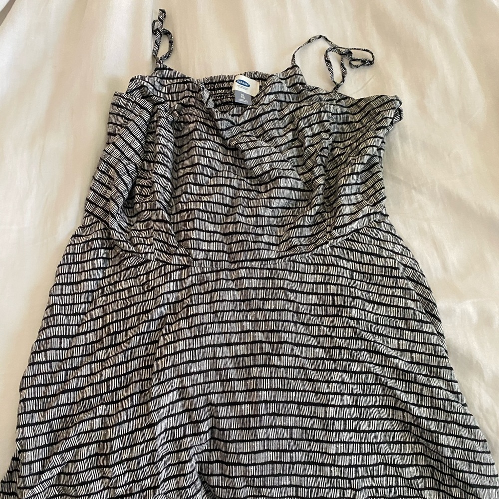Women’s old navy black and white dress